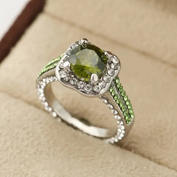 Peridot & White Zircon Ring - Picture 3 of 5